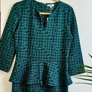 Tyler Boe Jigsaw Geo elegant dress.  NWT Size Small — 4 - 6.  Peplum, back slit